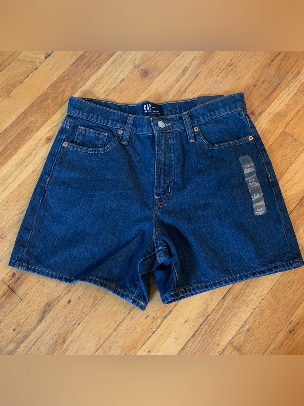 NWT Gap denim midi shorts size 4